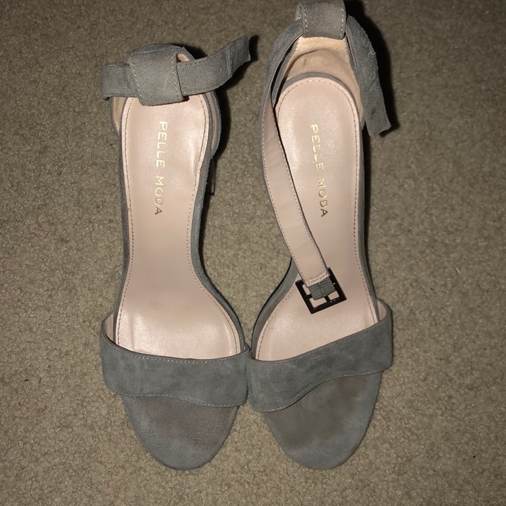 Pelle Moda strap heel 4 inch size 6